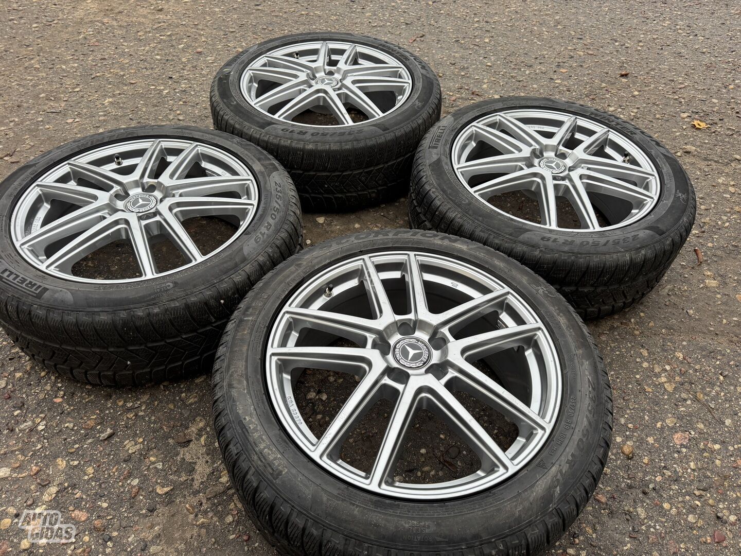 Mercedes-Benz Siunciam, 8J ET43 light alloy R19 rims