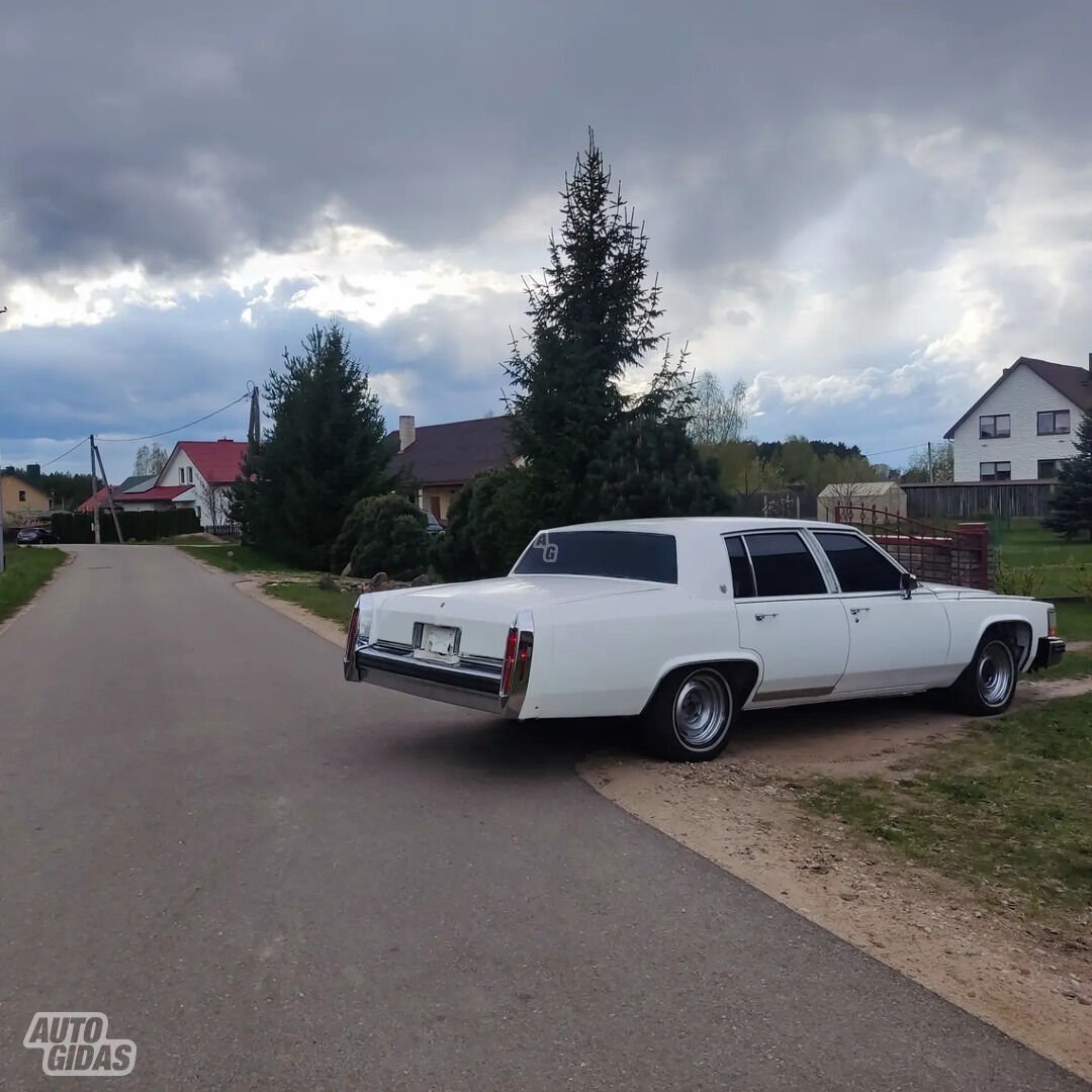 Cadillac Brougham 1985 m Sedanas