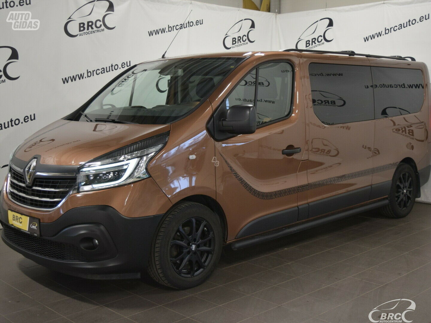 Renault Trafic 8 seats M/T 2020 m