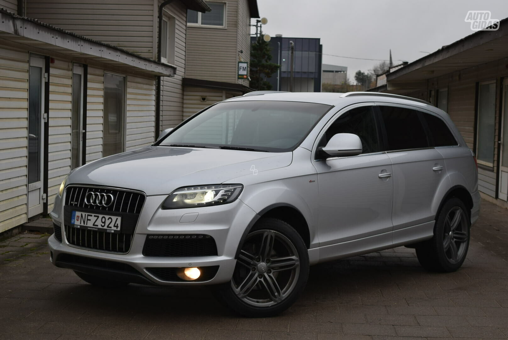 Audi Q7 2010 г Внедорожник / Кроссовер