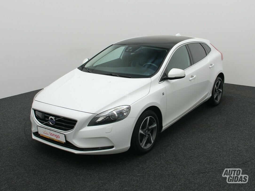 Volvo V40 2015 г Хэтчбек