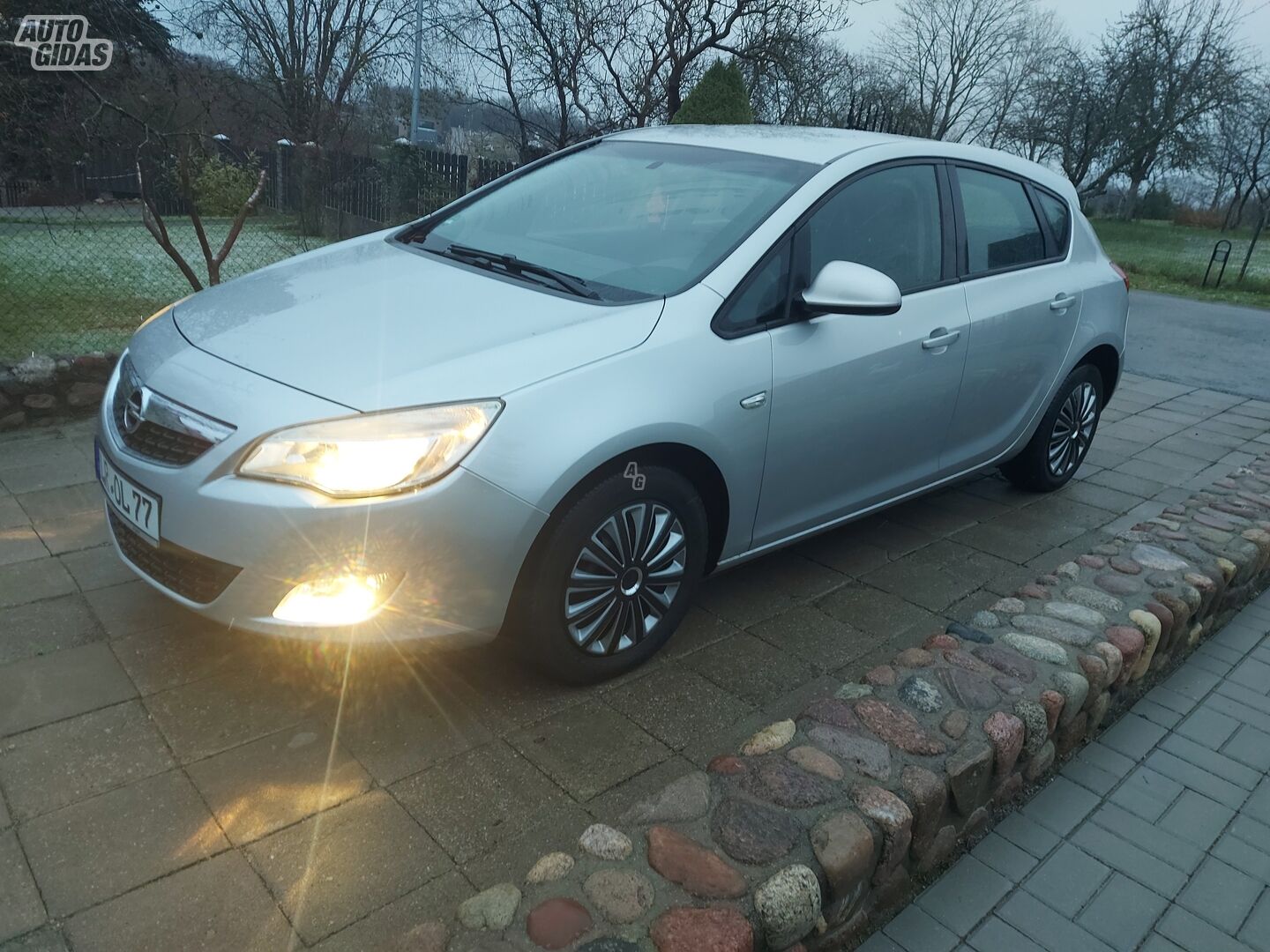 Opel Astra 2011 г Хэтчбек