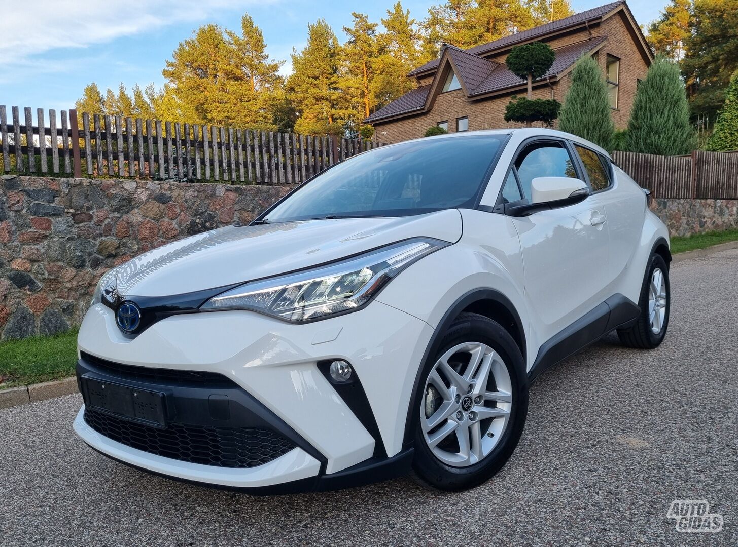 Toyota C-HR 2022 г Внедорожник / Кроссовер