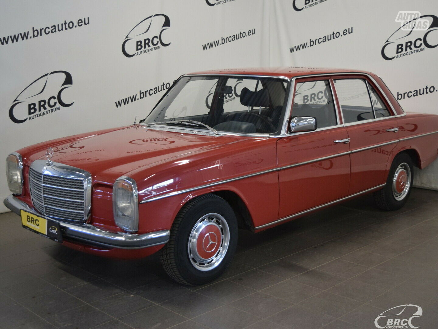 Mercedes-Benz 200 1975 г Седан