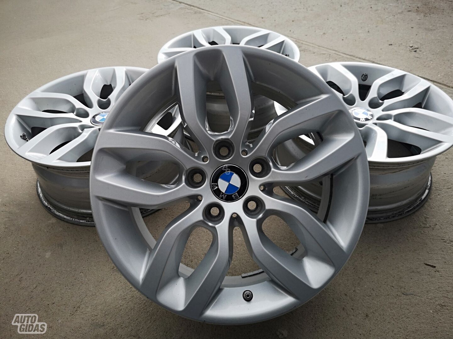 BMW Siunciam, 7.5J ET32 light alloy R17 rims