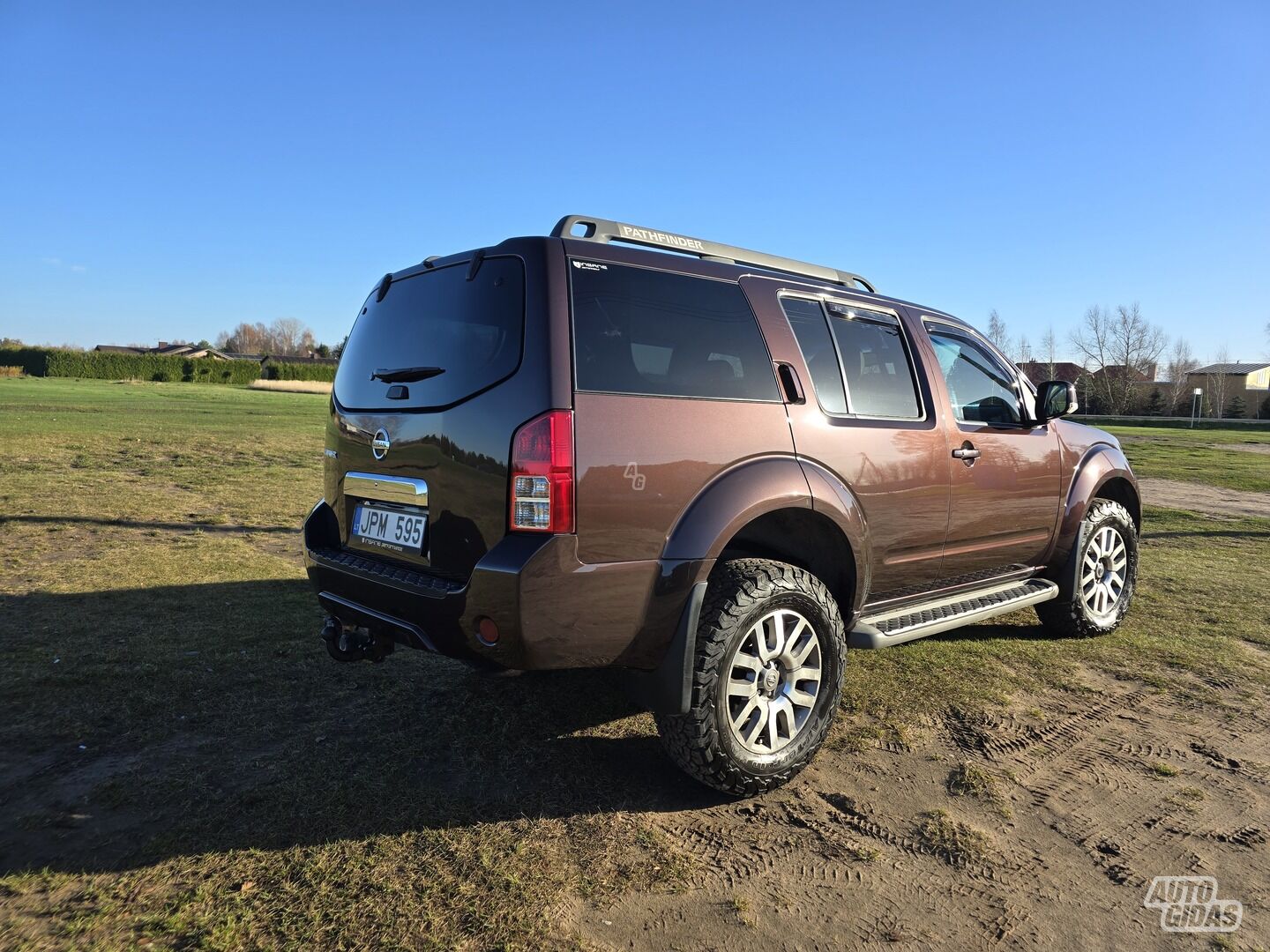 Nissan Pathfinder III 2011 y