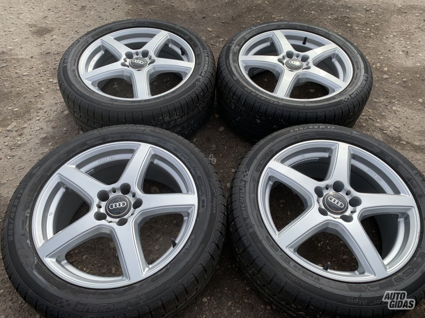 Audi Siunciam, 7.5J ET47 light alloy R17 rims