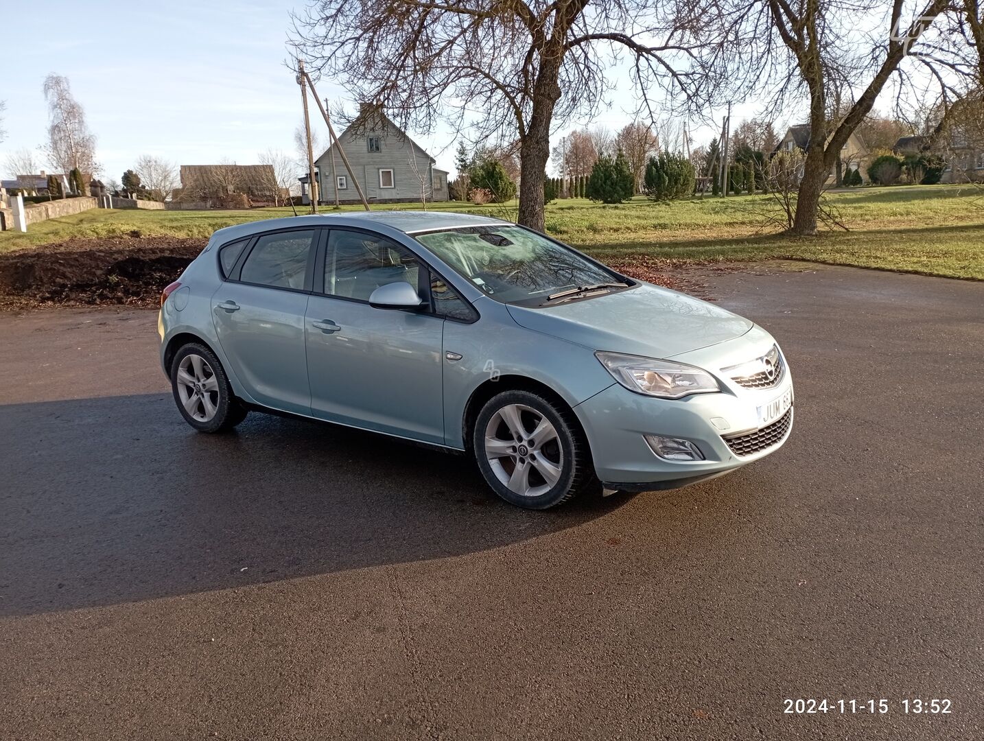 Opel Astra 2011 г Седан