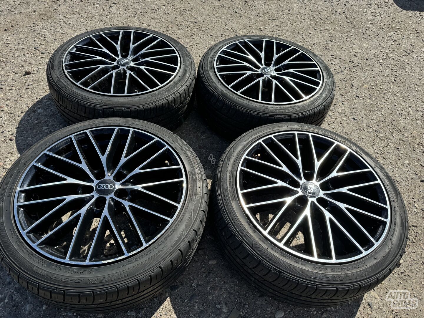 Audi Siunciam, 8J ET35 light alloy R18 rims