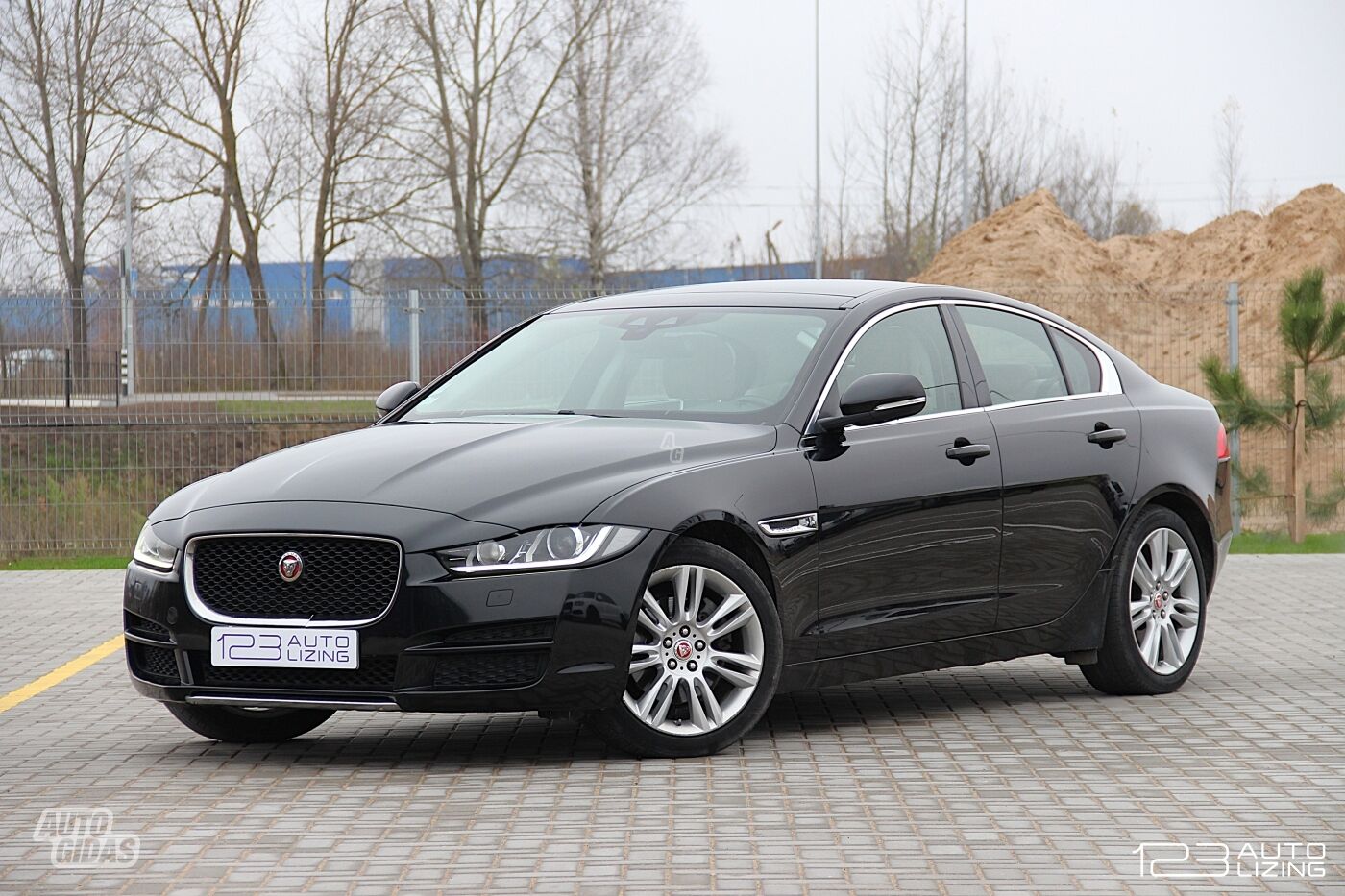 Jaguar XE 2016 г Седан