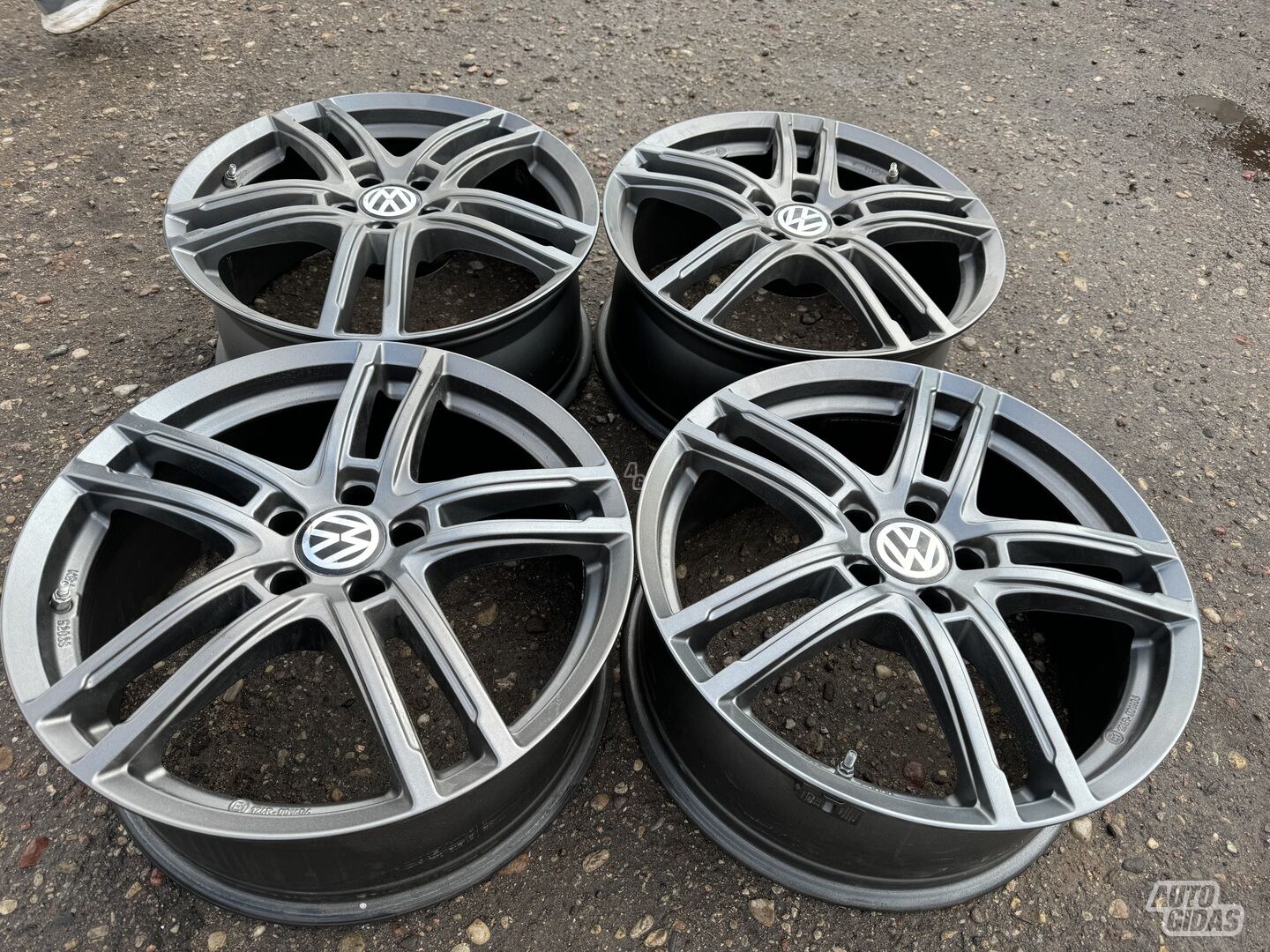 Volkswagen Siunciam, 7.5J ET51 light alloy R19 rims