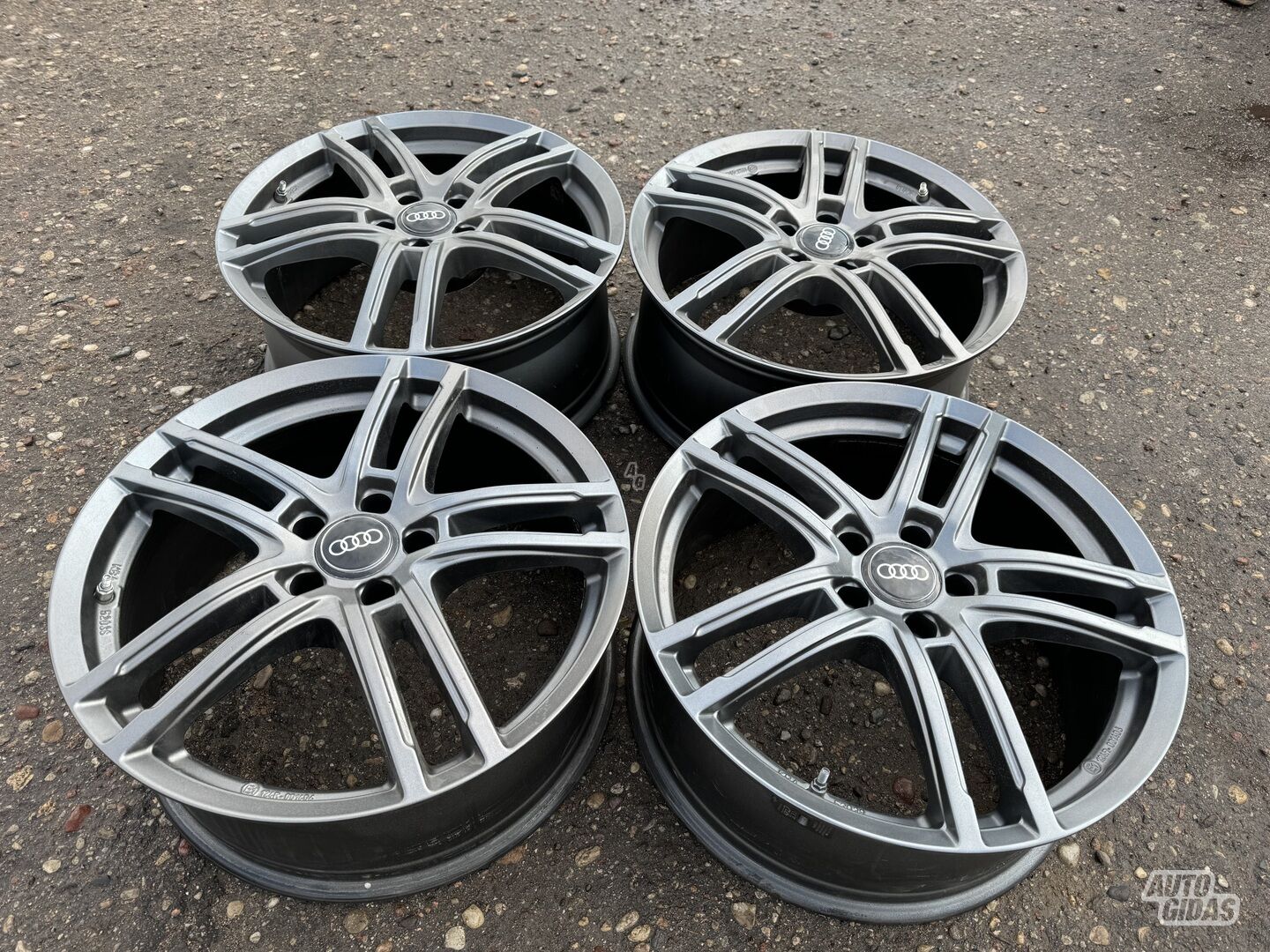 Audi Siunciam, 7.5J ET51 light alloy R19 rims