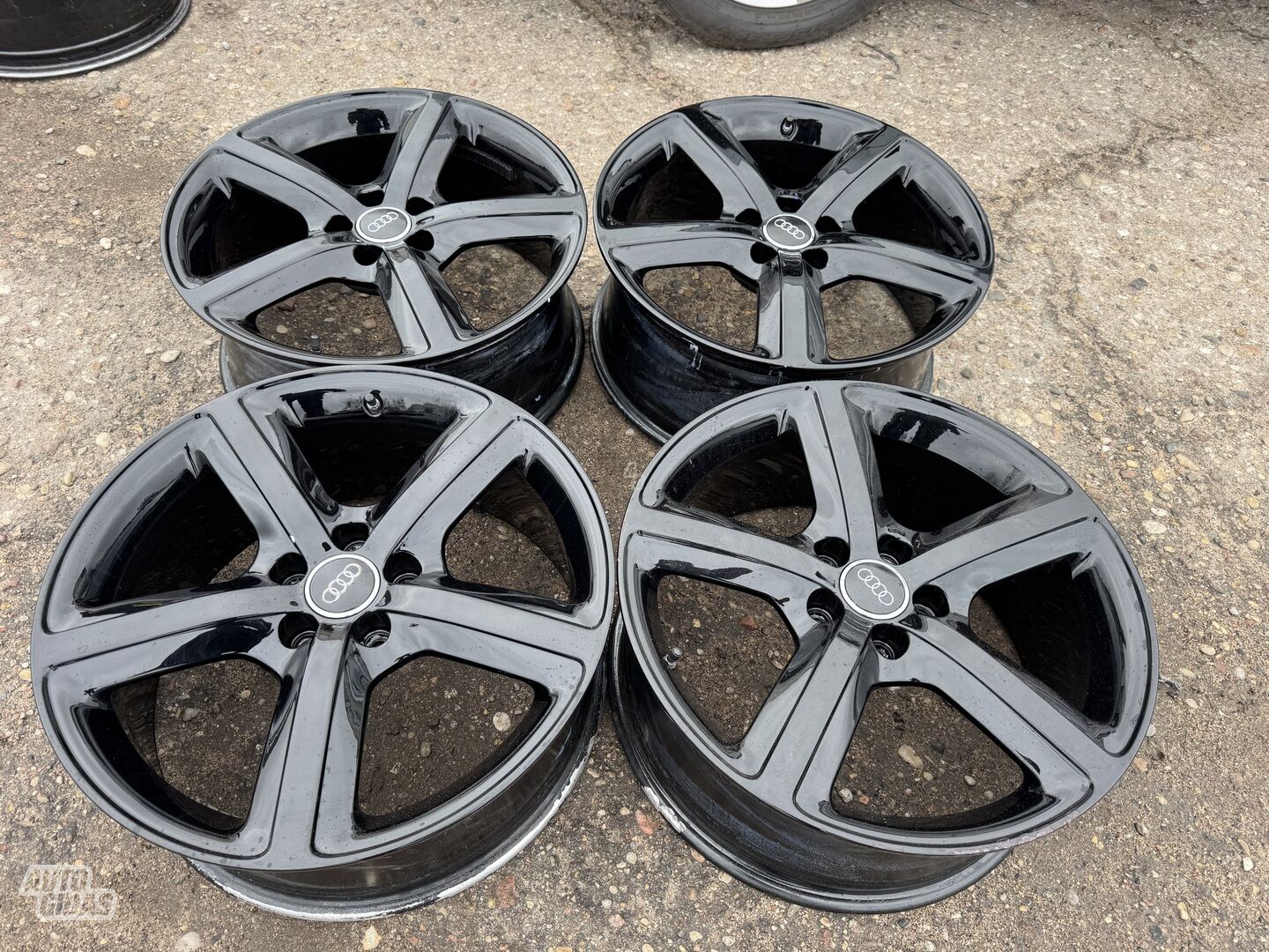 Audi Siunciam, 8J ET39 light alloy R19 rims