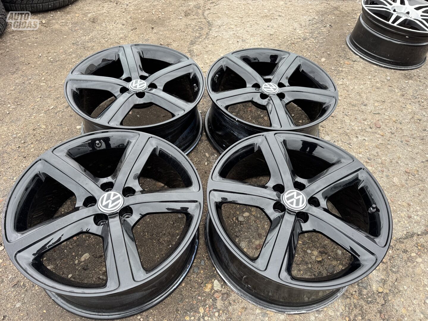 Volkswagen Siunciam, 8J ET39 light alloy R19 rims