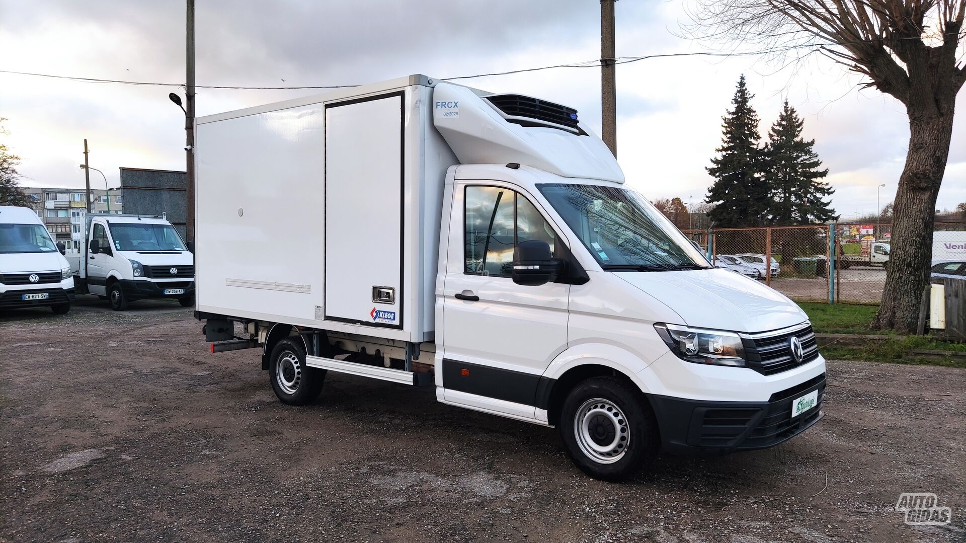 Volkswagen Crafter 2019 y Commercial auto (with box)