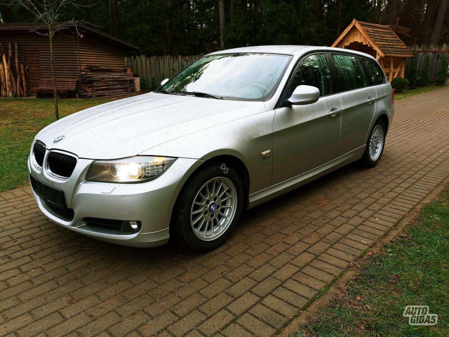 Bmw 320 2011 m Universalas