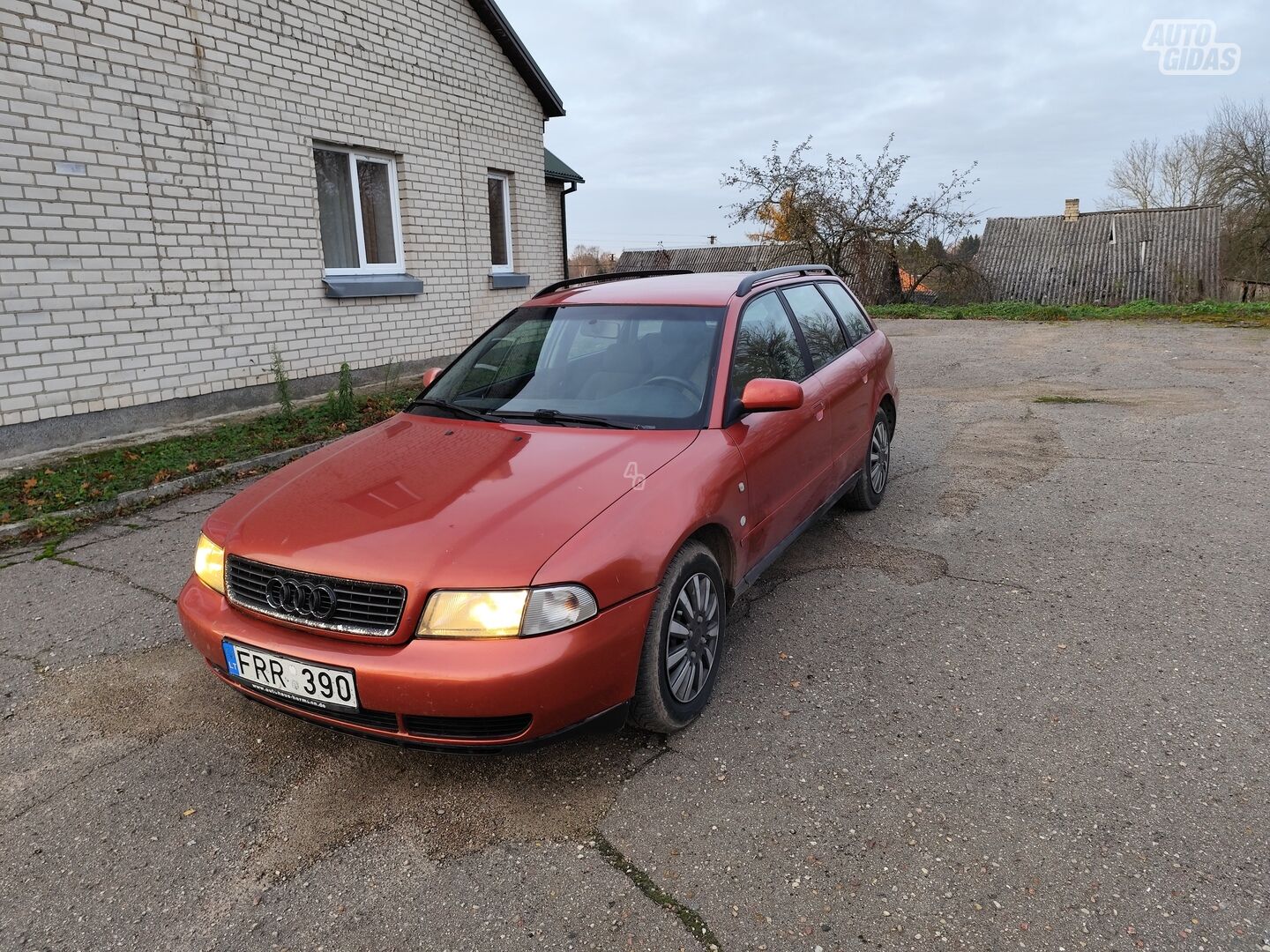 Audi A4 1997 m Universalas