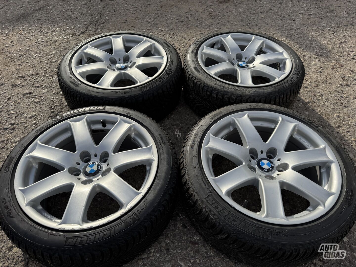 BMW Siunciam, 8J ET30 light alloy R17 rims