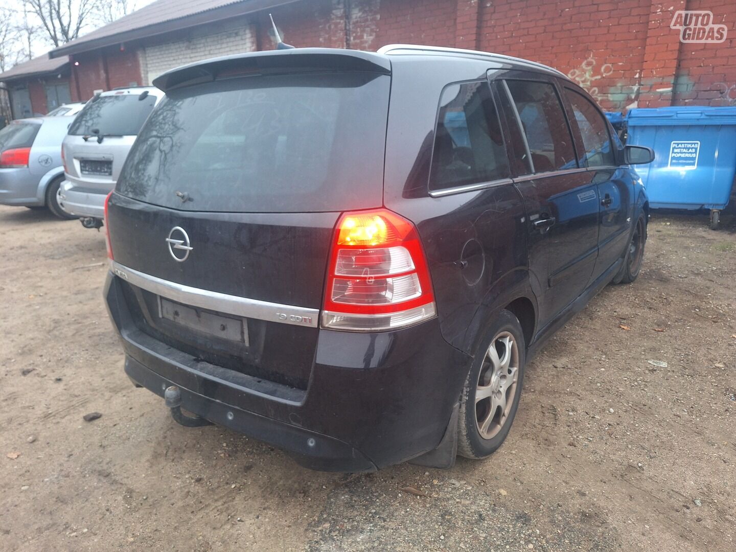 Opel Zafira B 2010 m dalys