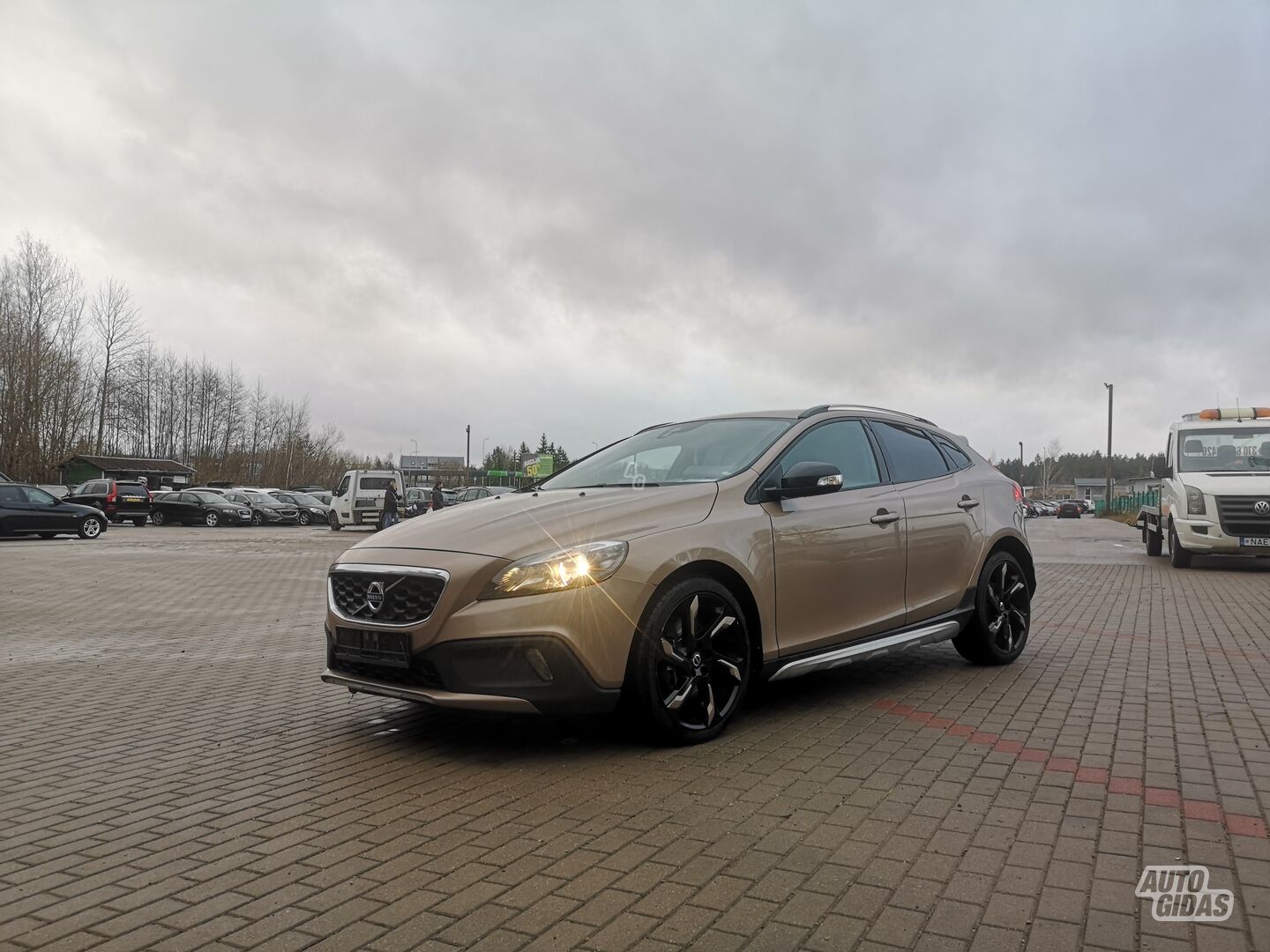 Volvo V40 Cross Country 2013 y Hatchback