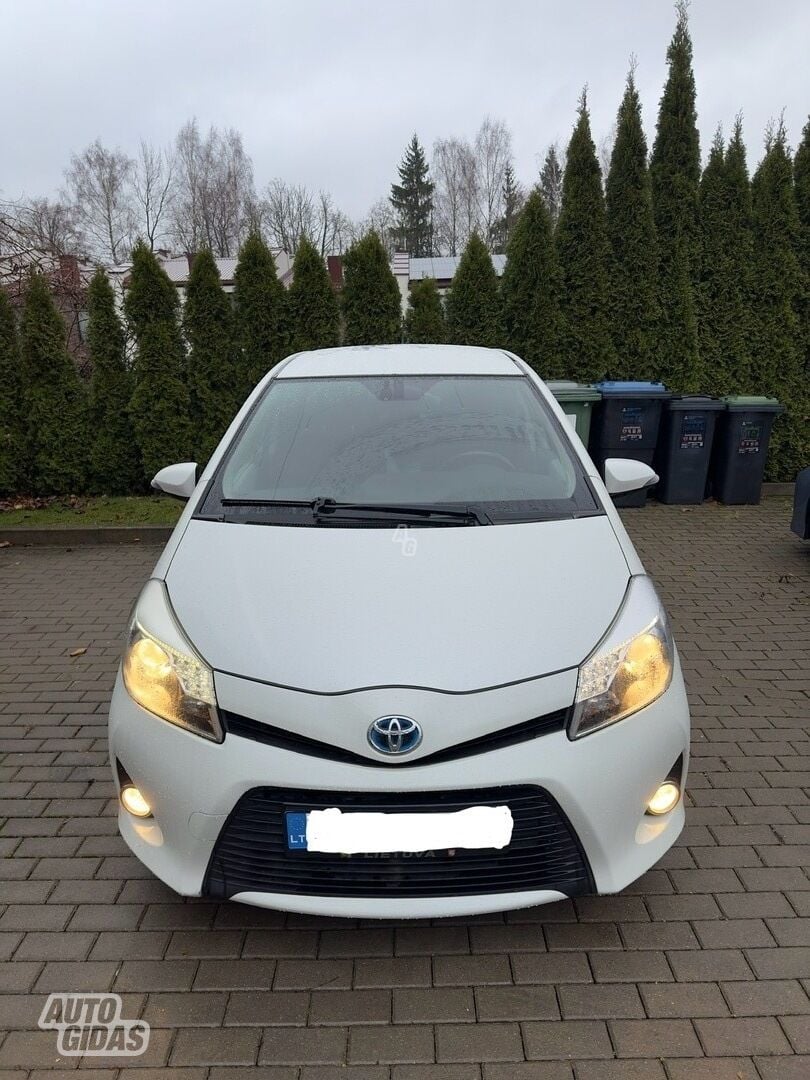 Toyota Yaris III 2013 г