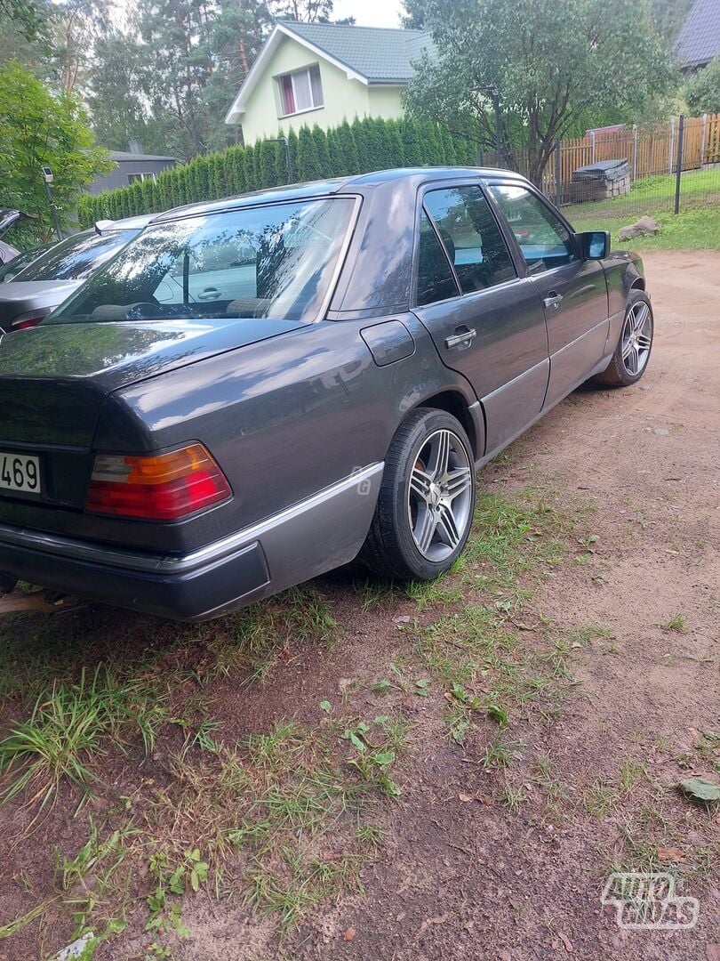 Mercedes-Benz W124 1992 г Седан