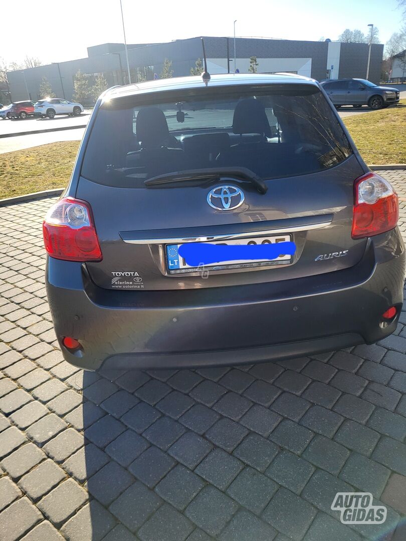 Toyota Auris I 2010 г