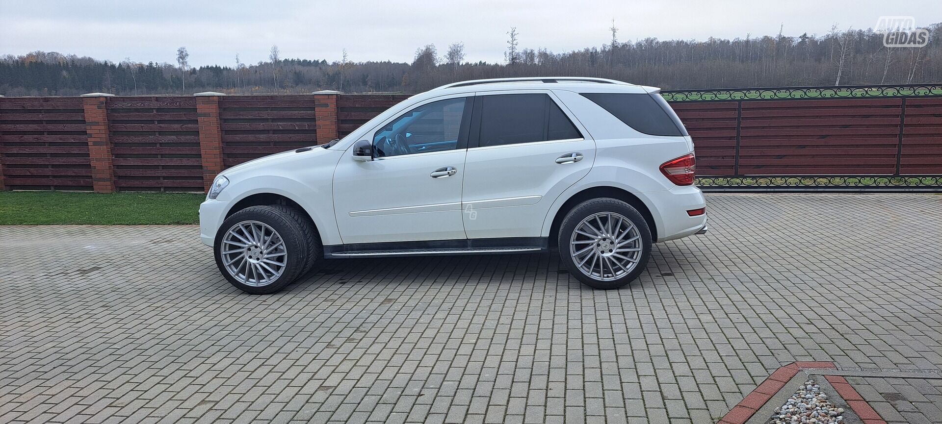 Mercedes-Benz ML 55 AMG 2011 г Внедорожник / Кроссовер