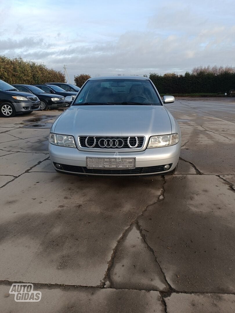 Audi A4 2000 г Седан