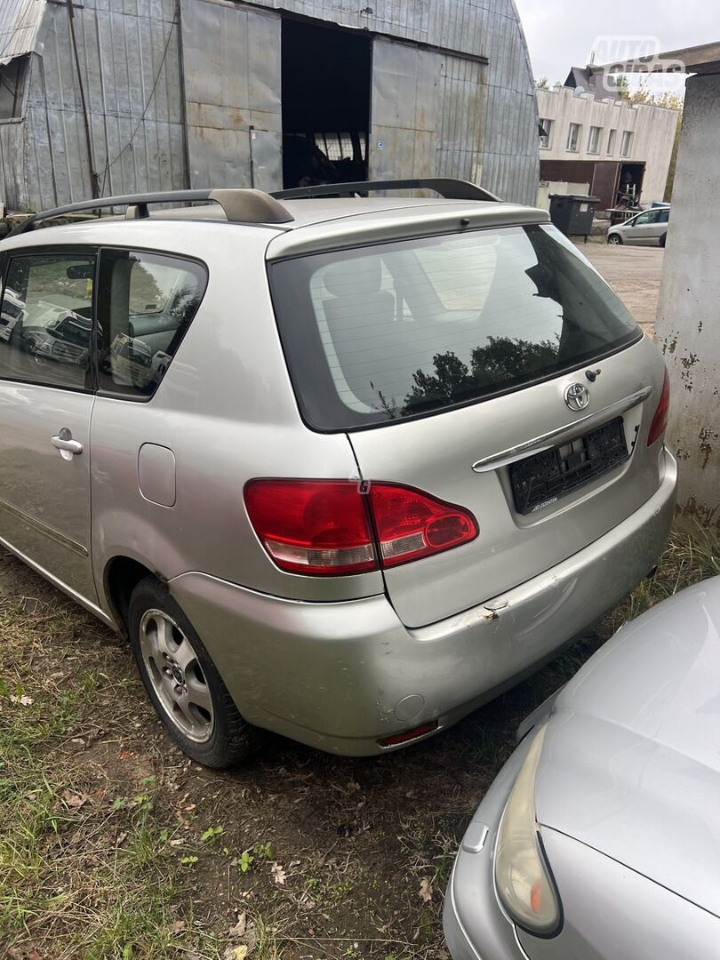 Toyota Avensis Verso 2003 y Sedan