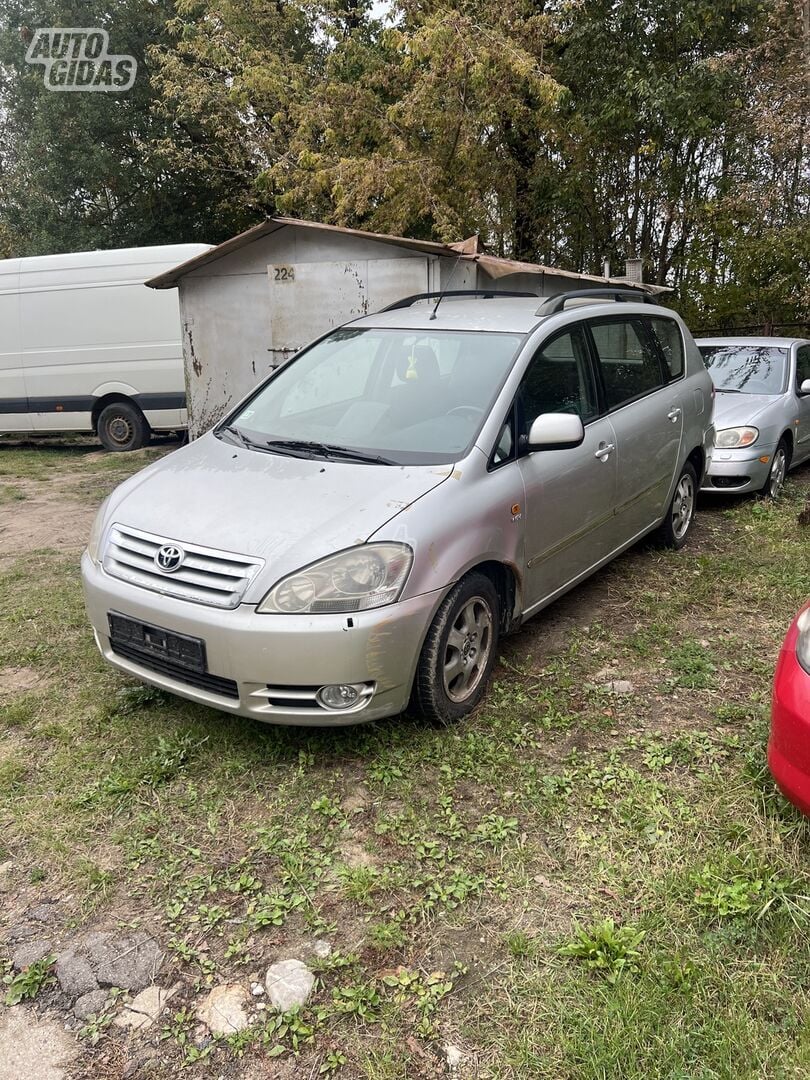 Toyota Avensis Verso 2003 г Седан