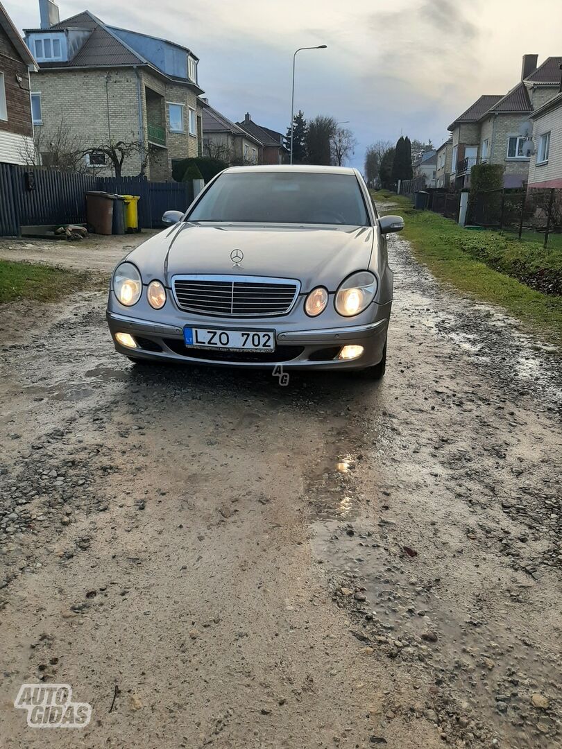 Mercedes-Benz E 220 2005 г Седан