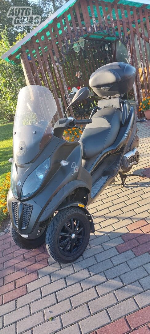 Piaggio MP-3 2012 y Three-wheel motorcycle