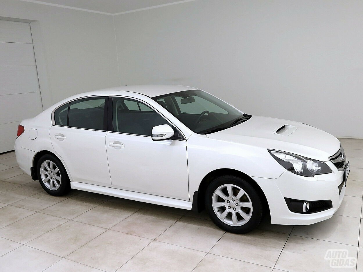 Subaru Legacy 2010 y Sedan