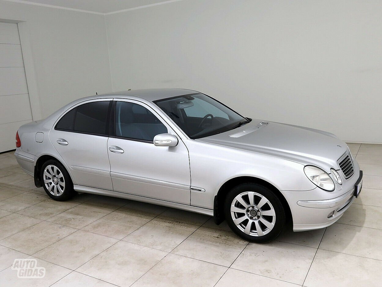 Mercedes-Benz E 200 2004 г Седан