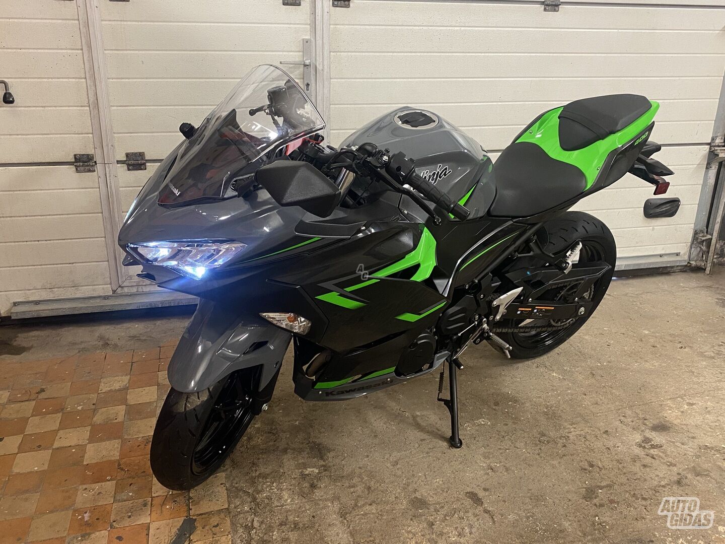 Kawasaki Ninja 400 2019 y Sport / Superbike motorcycle