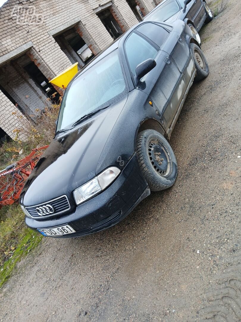 Audi A4 1996 m Sedanas