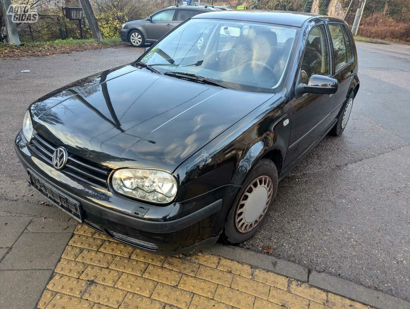 Volkswagen Golf 5545 2001 m