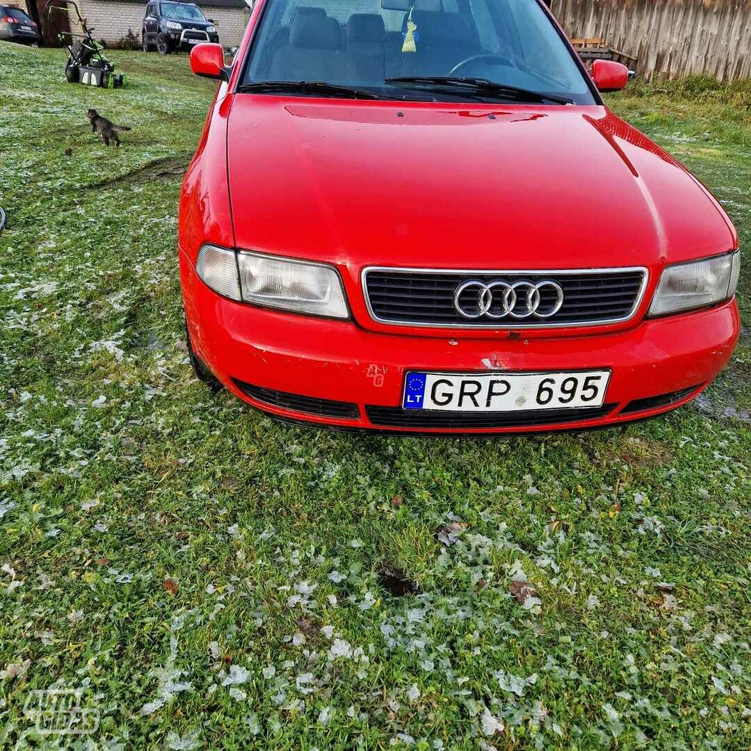 Audi A4 1998 m Universalas