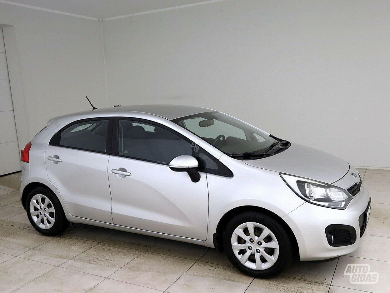 Kia Rio 2013 г Хэтчбек