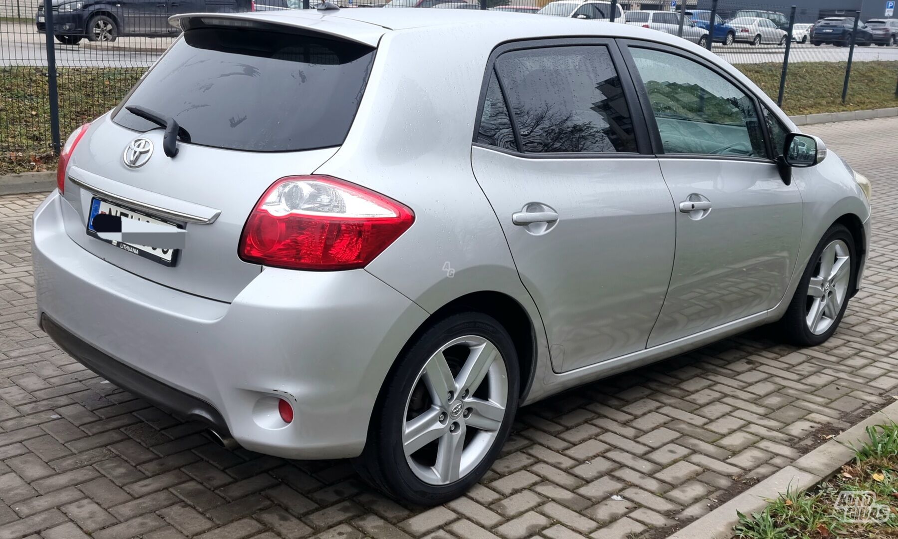 Toyota Auris 2010 y Hatchback