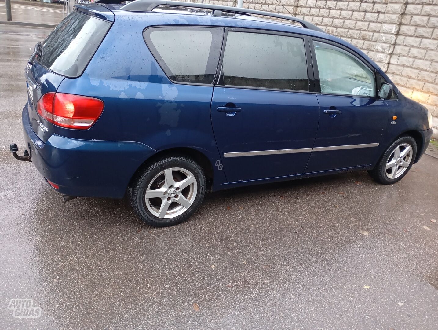 Toyota Avensis Verso 2003 y Van