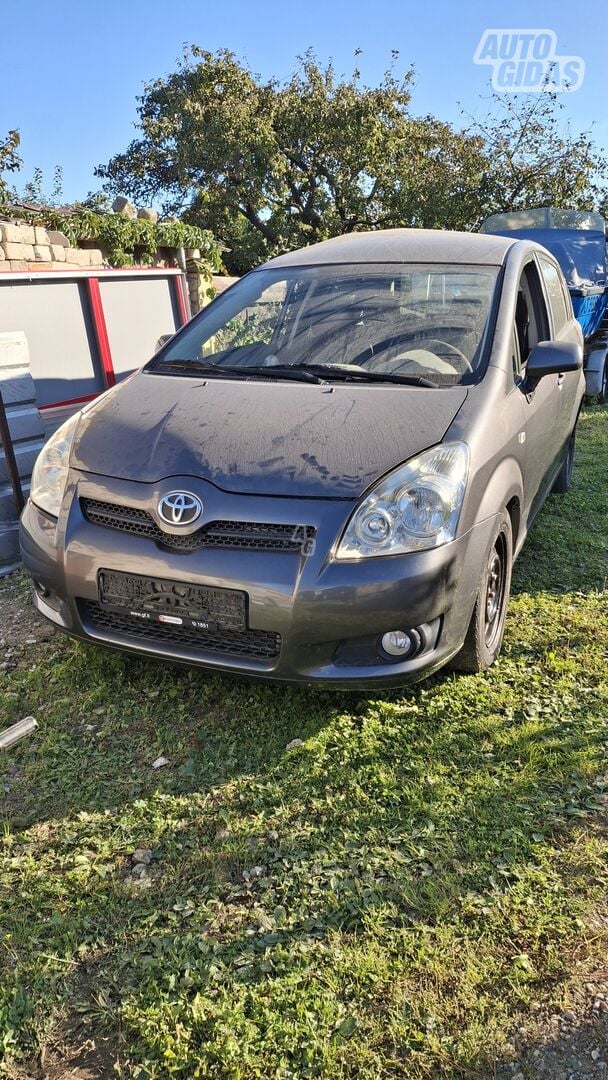 Toyota Corolla Verso II 2008 y parts