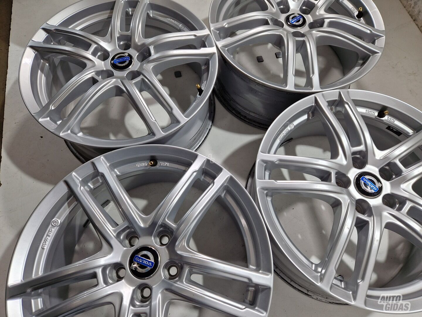 Volvo XC60, XC40 XC60 light alloy R18 rims