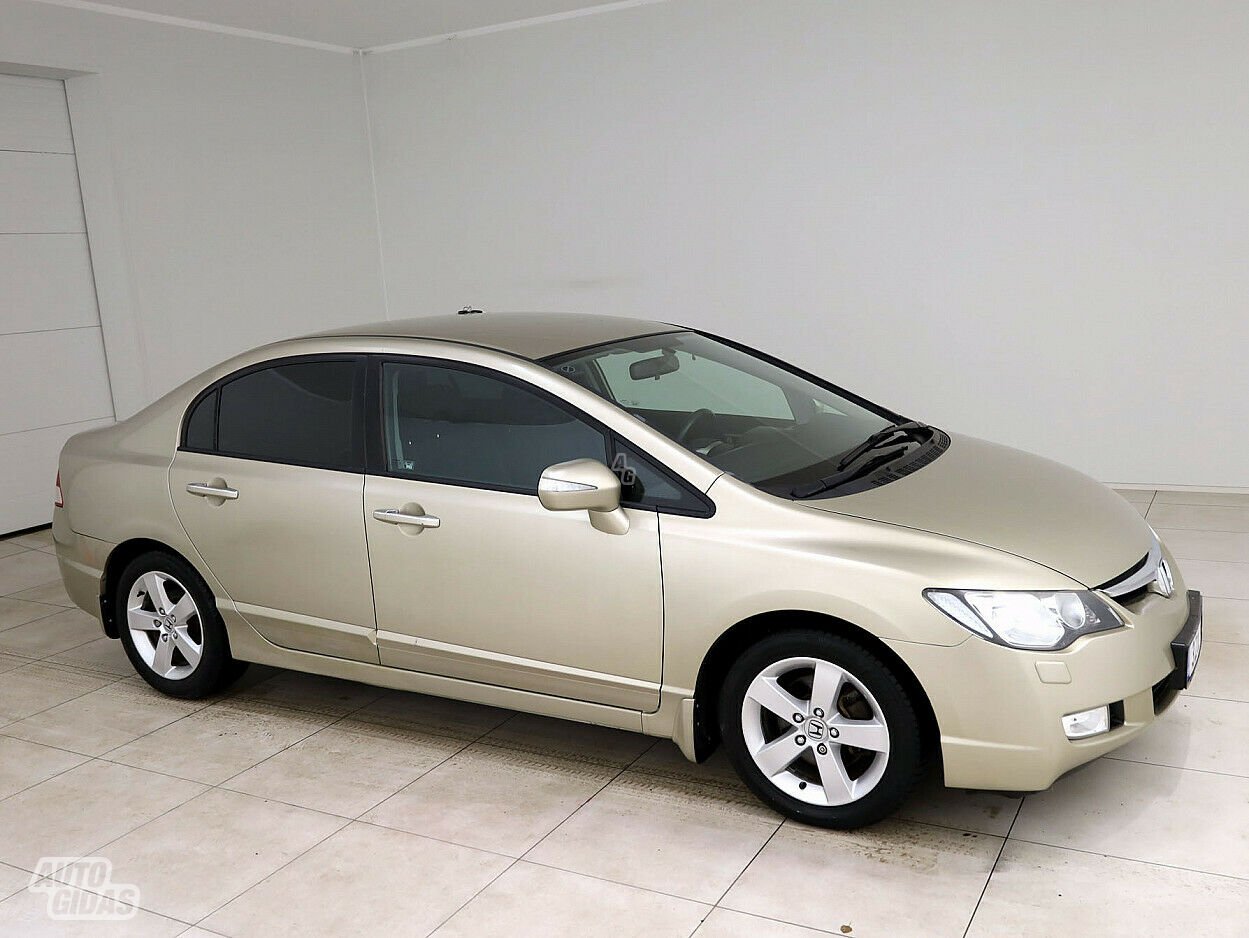 Honda Civic 2008 г Седан