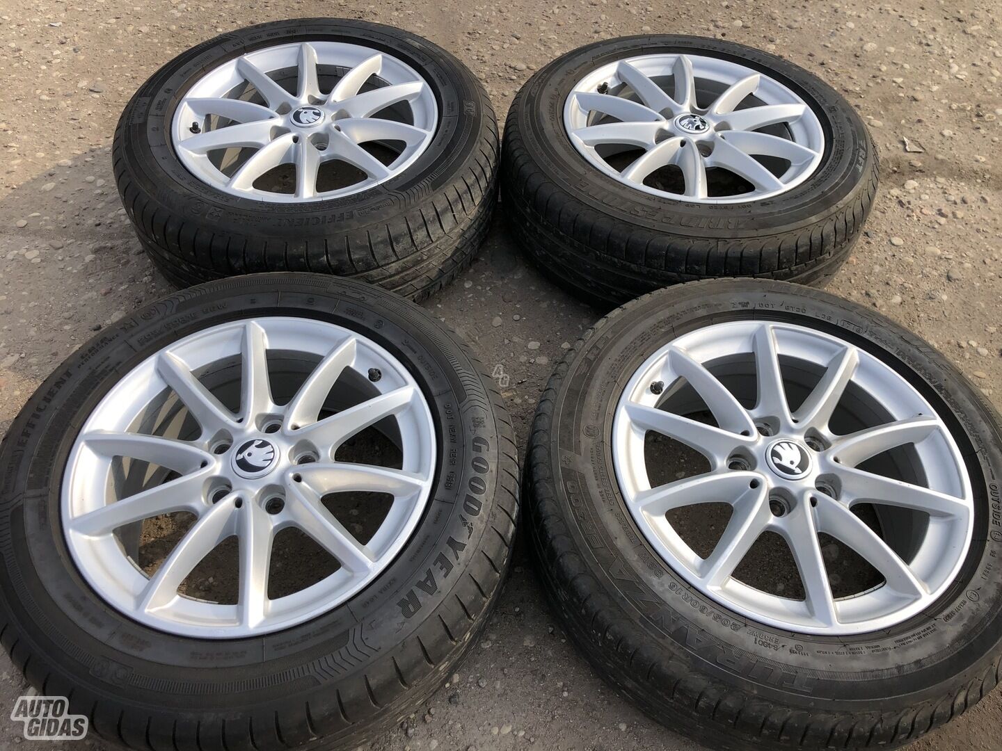 Skoda Skoda, 7J ET52 light alloy R16 rims