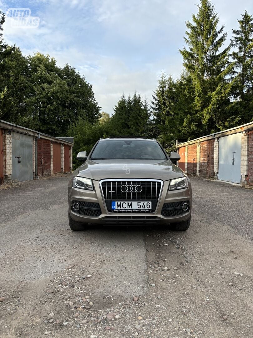 Audi Q5 2009 y Off-road / Crossover