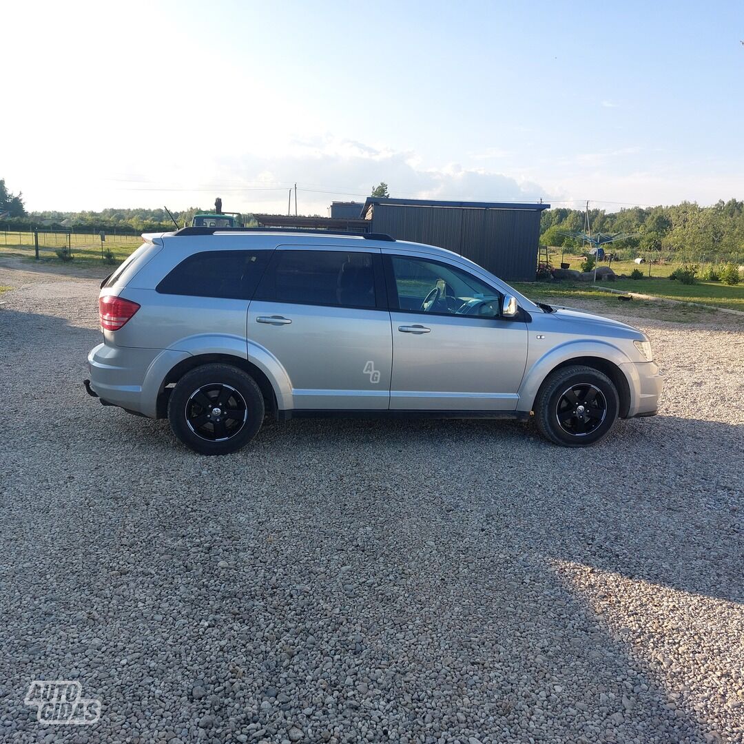 Dodge Journey 2010 г Внедорожник / Кроссовер