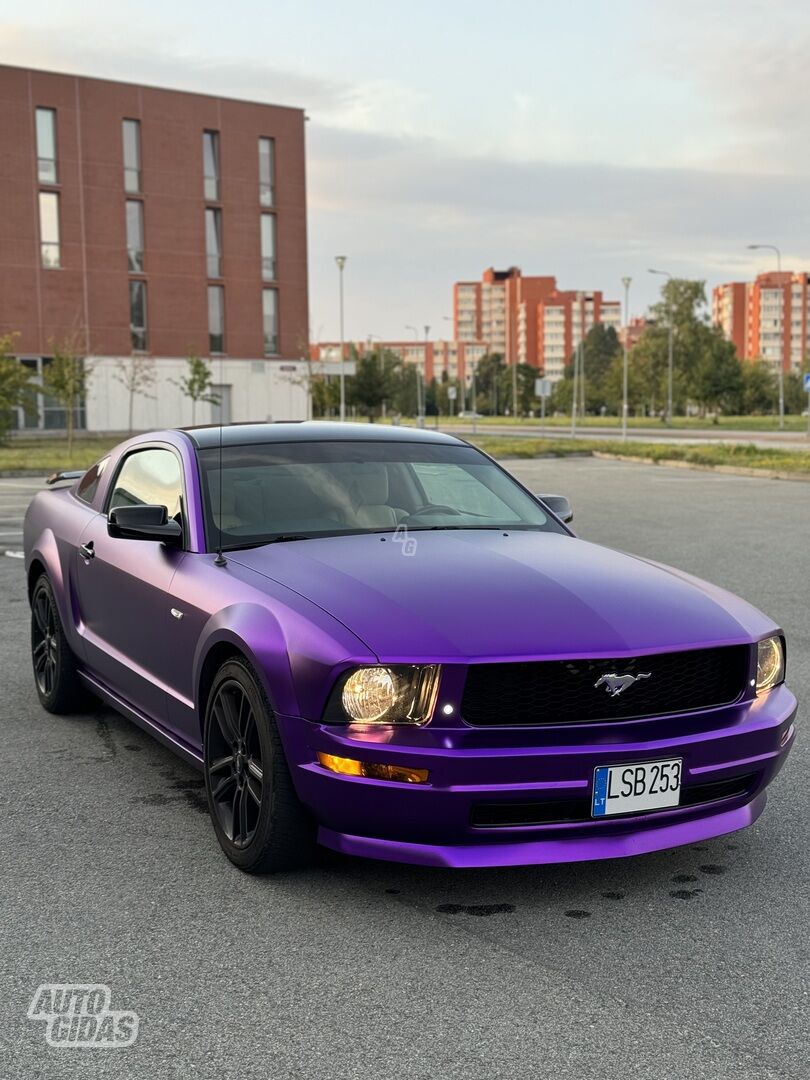 Ford Mustang 2006 m Coupe