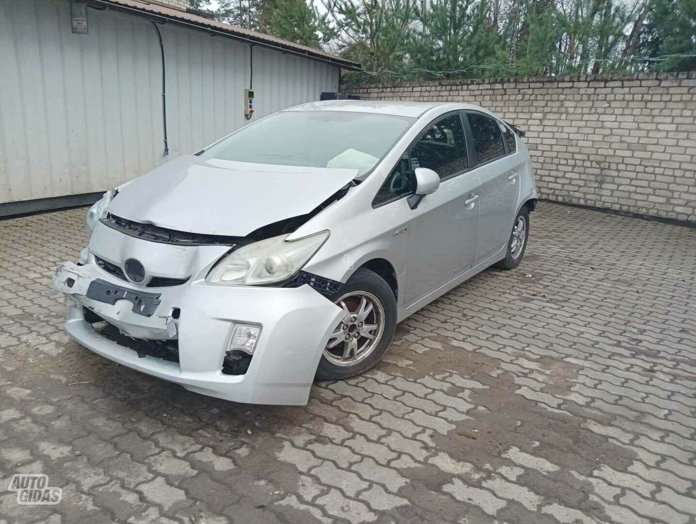 Toyota Prius III 2010 m dalys